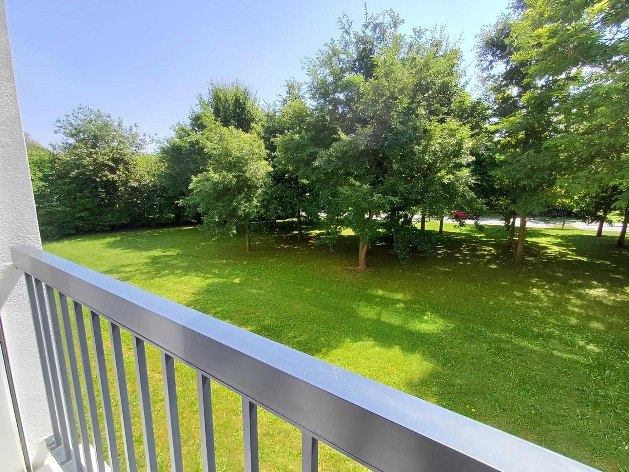 Proche Chu - 4 Couchages - Parking Gratuit - Local Velo Apartment